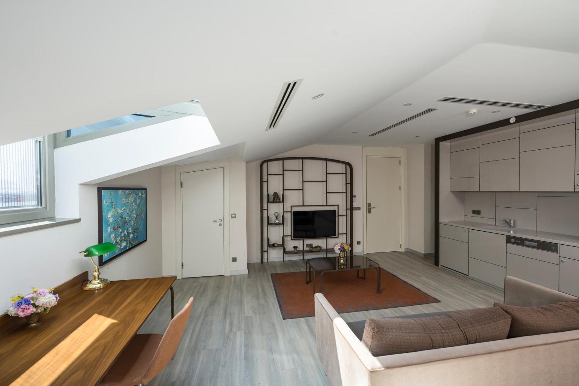 Upsuites Hotel 4*