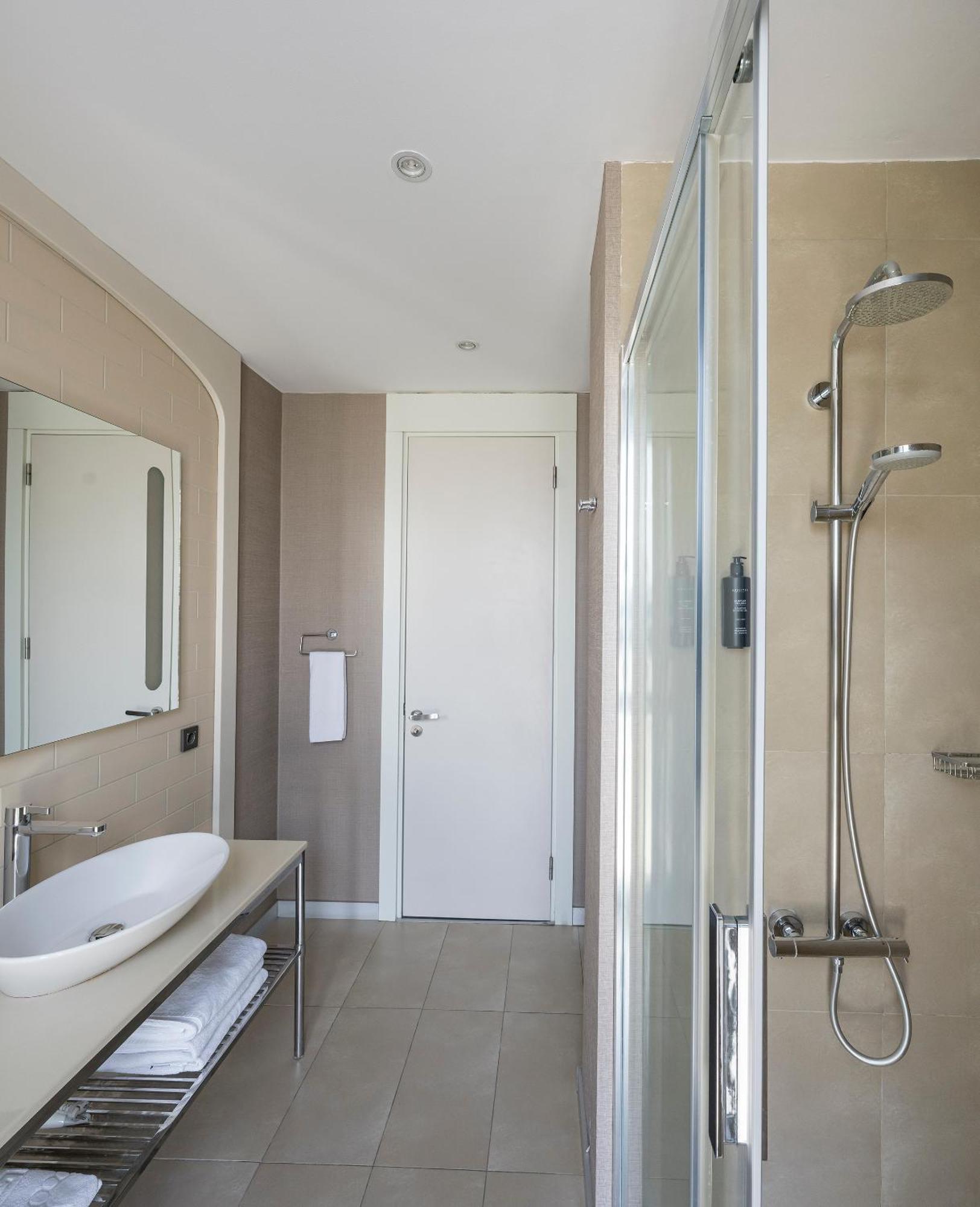 Upsuites 4*